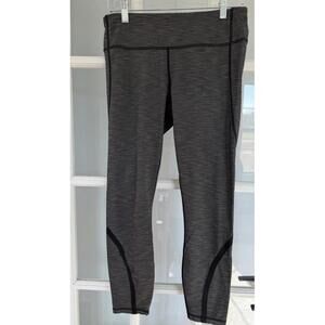 Lululemon Leggings in Heathered Black, Size 8.